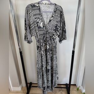 En Crème Black and White Patterned Top